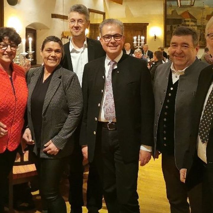 v.l. Sepp Hofer, stellv. Landrat, Bezirksrat, MdL Susann Enders, Generalsekretärin der FW, Barbara Stein Kreisrätin, Kultusminister Dr. Michael Piazolo, MdL Florian Streibl, Sepp Lausch, Kreisrat, Gerhard Schloots, Gemeinderat